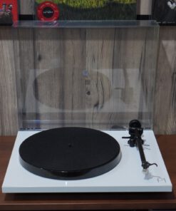 เครื่องเล่นแผ่นเสียง Rega Planar 1 White