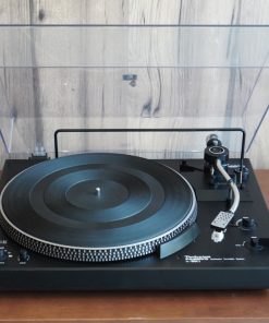 เครื่องเล่นแผ่นเสียง Technics SL-FM1